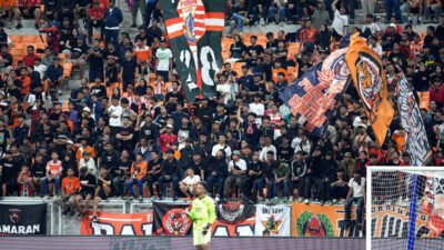 Persija Didenda Rp20 Juta Buntut Pelemparan Sepatu Oknum Suporter kepada Ciro Alves