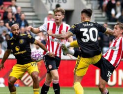 Howard Webb Akui Wasit Error saat Manchester United Dipermalukan Brentford