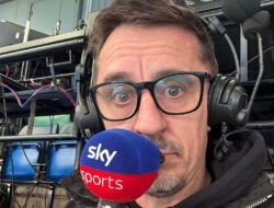Legenda Manchester United Gary Neville Dipecat sebagai Pundit Football di Sky Sports