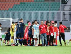 Pemain PSPS Syamsul Rifai Dikecam gara-gara Tepuk Tangan kepada Wasit saat Bili Kolaps, Netizen: Nyawa Lebih Penting