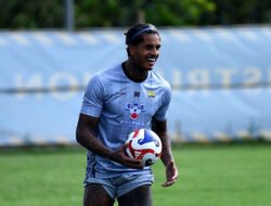 Ramon Tanque Kembali Panen Kritikan dari Bobotoh Persib, Bojan Hodak Tetap Beri Pembelaan