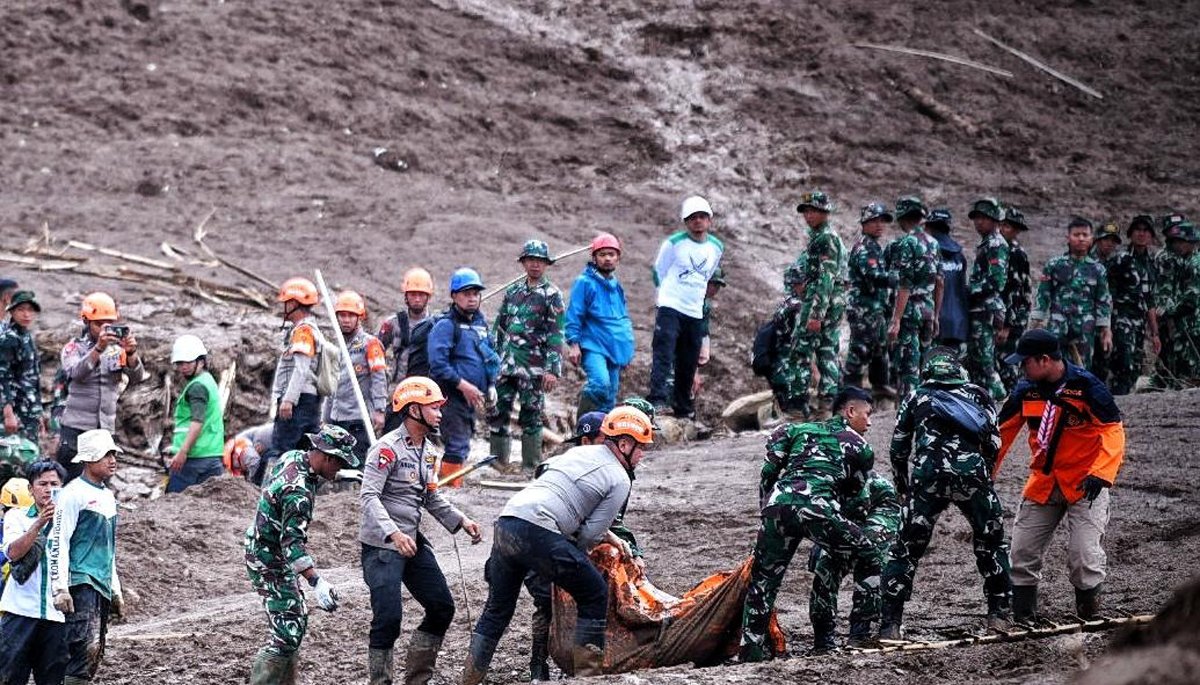 marinir longsor cisarua bandung barat
