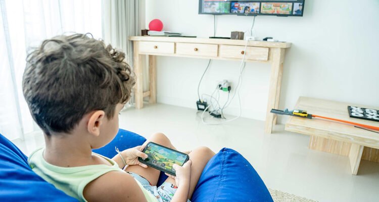 manfaat bahaya gadget anak